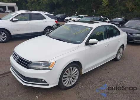 2015 Volkswagen Jetta 1.8T Se z USA, uszkodzony, nr VIN 3VWD17AJ5FM307942